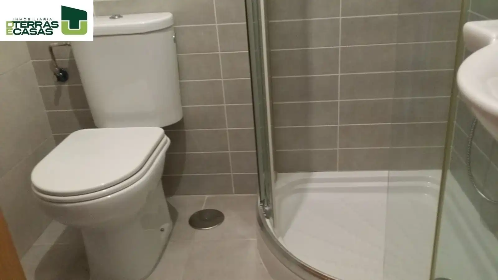Baño de Ático de alquiler en Marín con Piscina y Piscina comunitaria