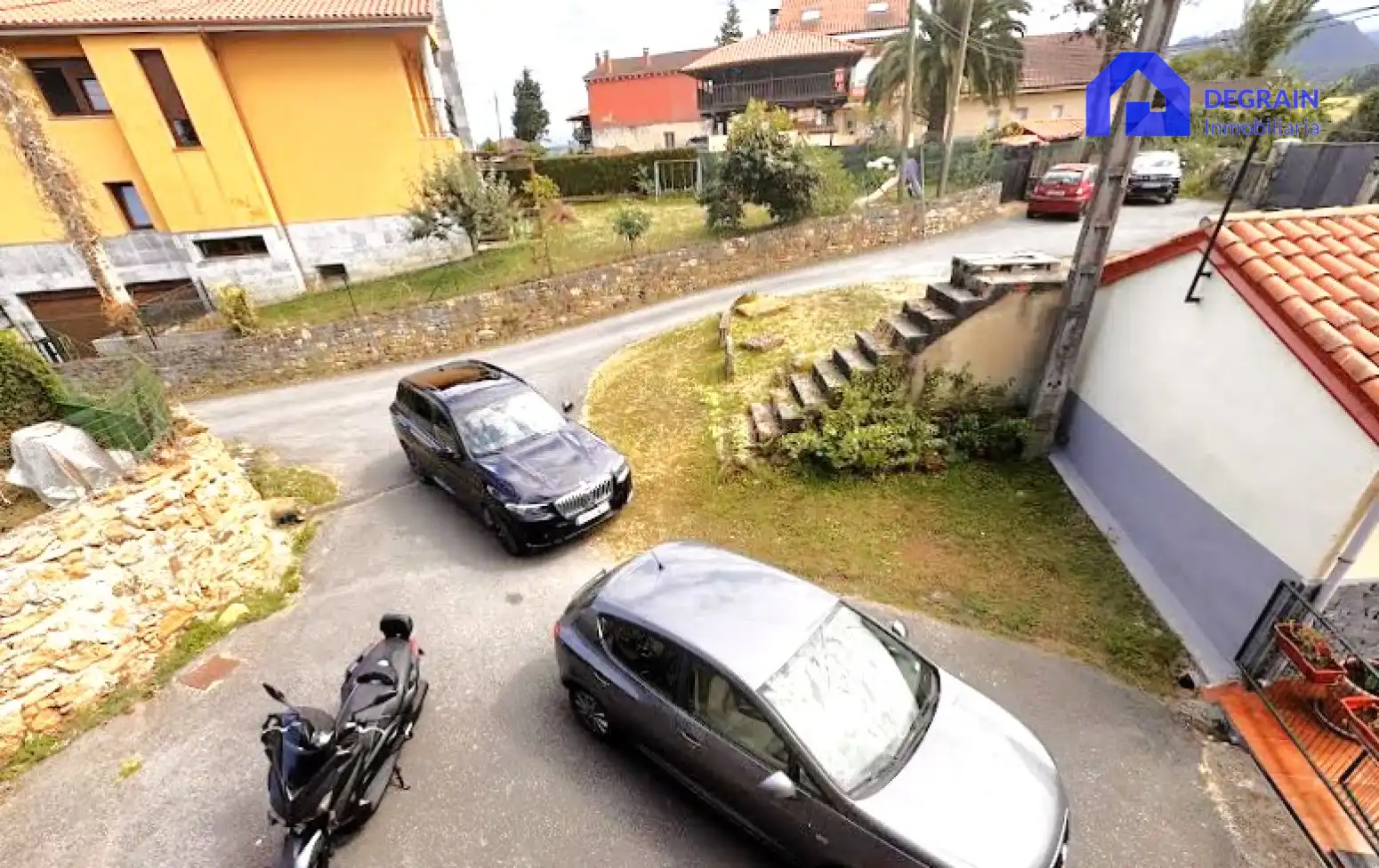 Parkplatz von Einfamilien-Reihenhaus zum Verkauf in Oviedo  mit Privatgarten und Terrasse