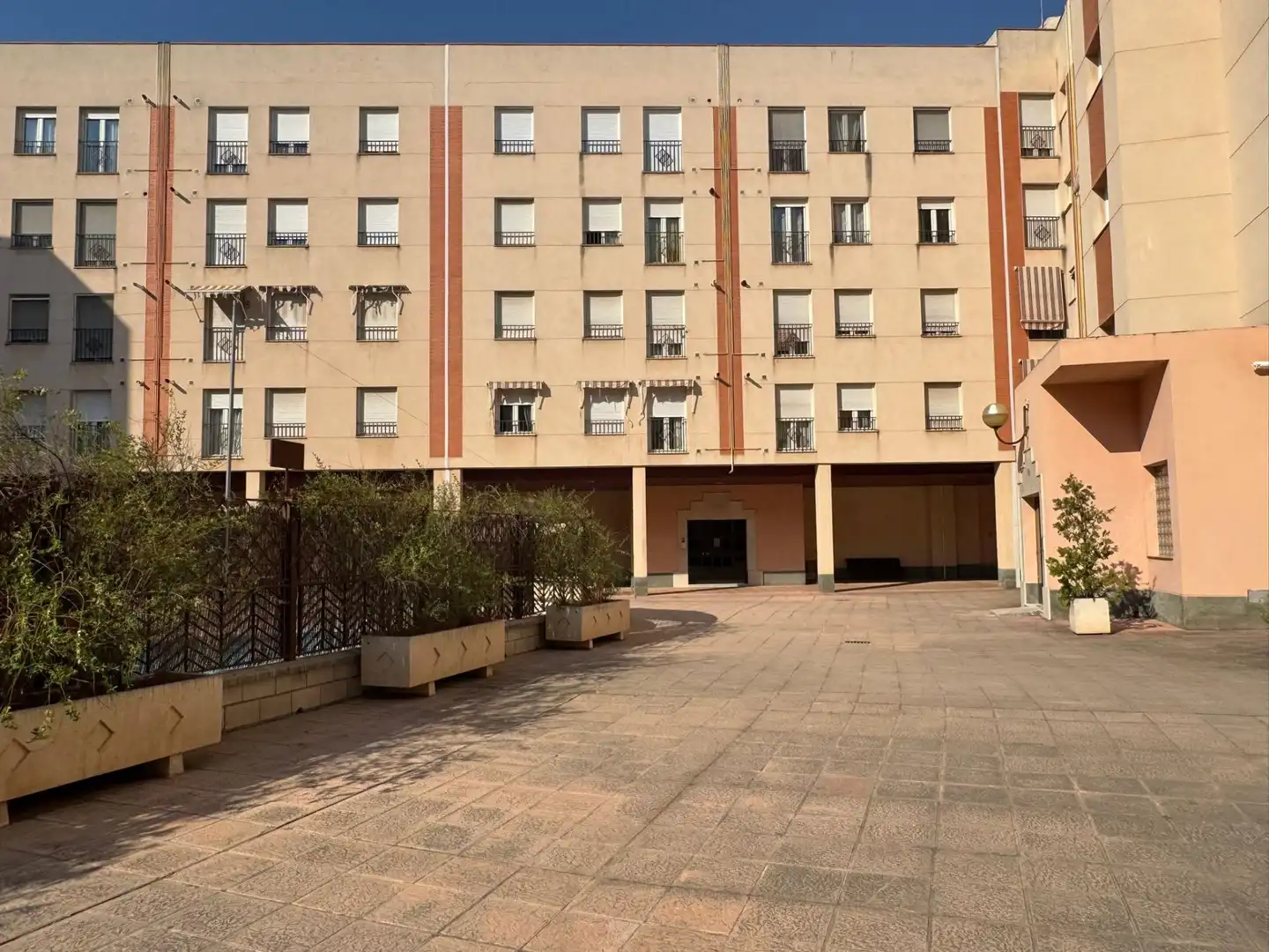 Vista exterior de Pis en venda en Granada amb Aire condicionat, Calefacció i Moblat