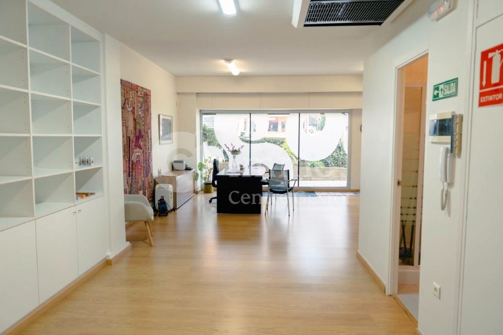 Premises for sale in  Lleida Capital  with Air Conditioner, Heating and Parquet flooring
