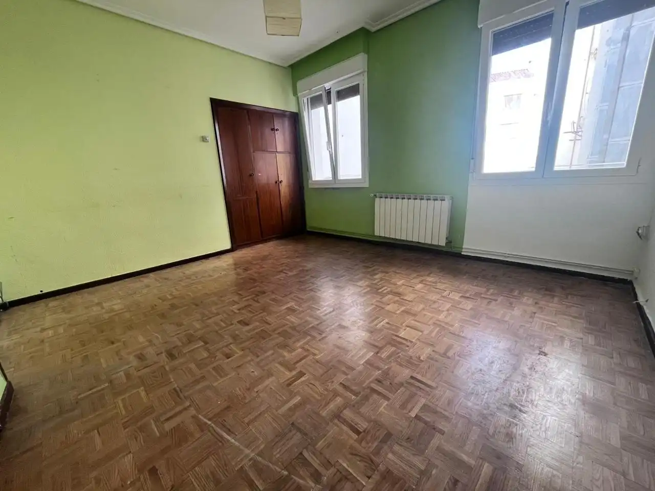 Dormitori de Pis en venda en Vitoria - Gasteiz amb Calefacció, Parquet i Traster