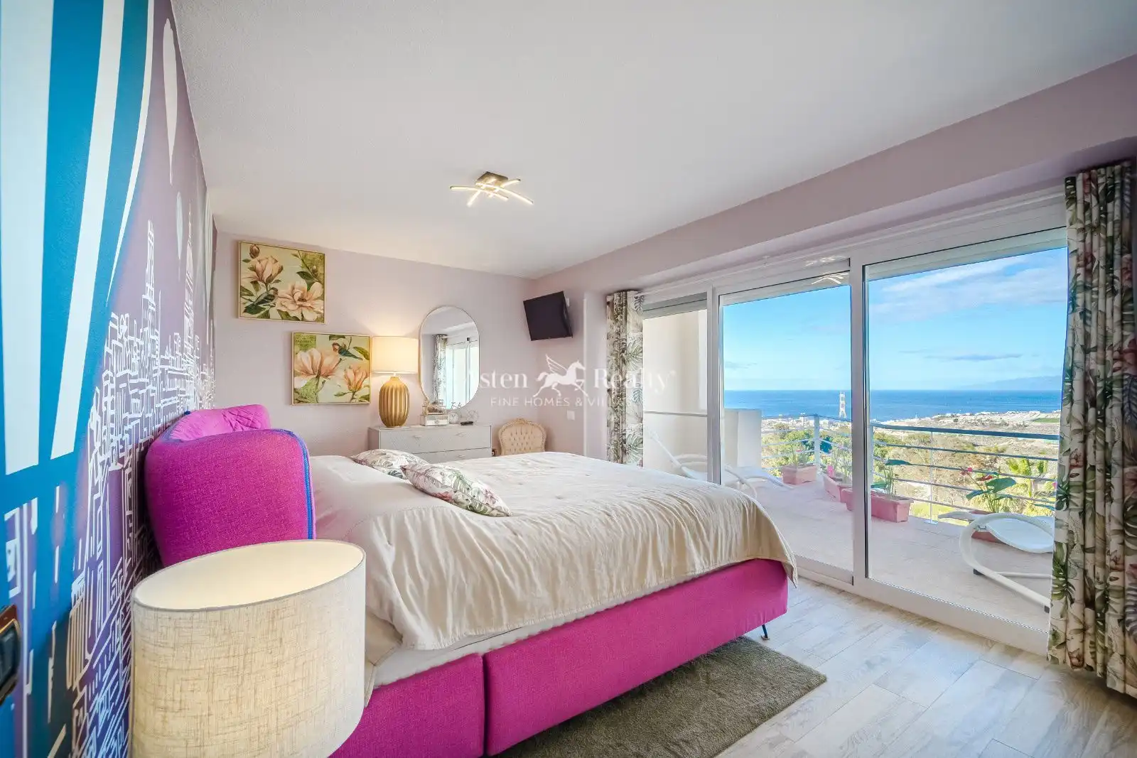 Schlafzimmer von Einfamilien-Reihenhaus zum Verkauf in Arona mit Klimaanlage, Terrasse und Abstellraum