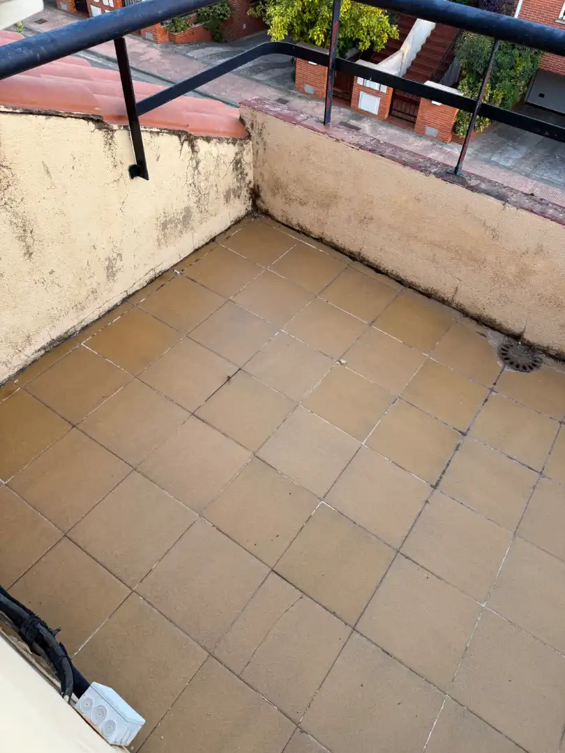 Casa adosada en venta en Calle Castillo de Rena, Avenida Elvas