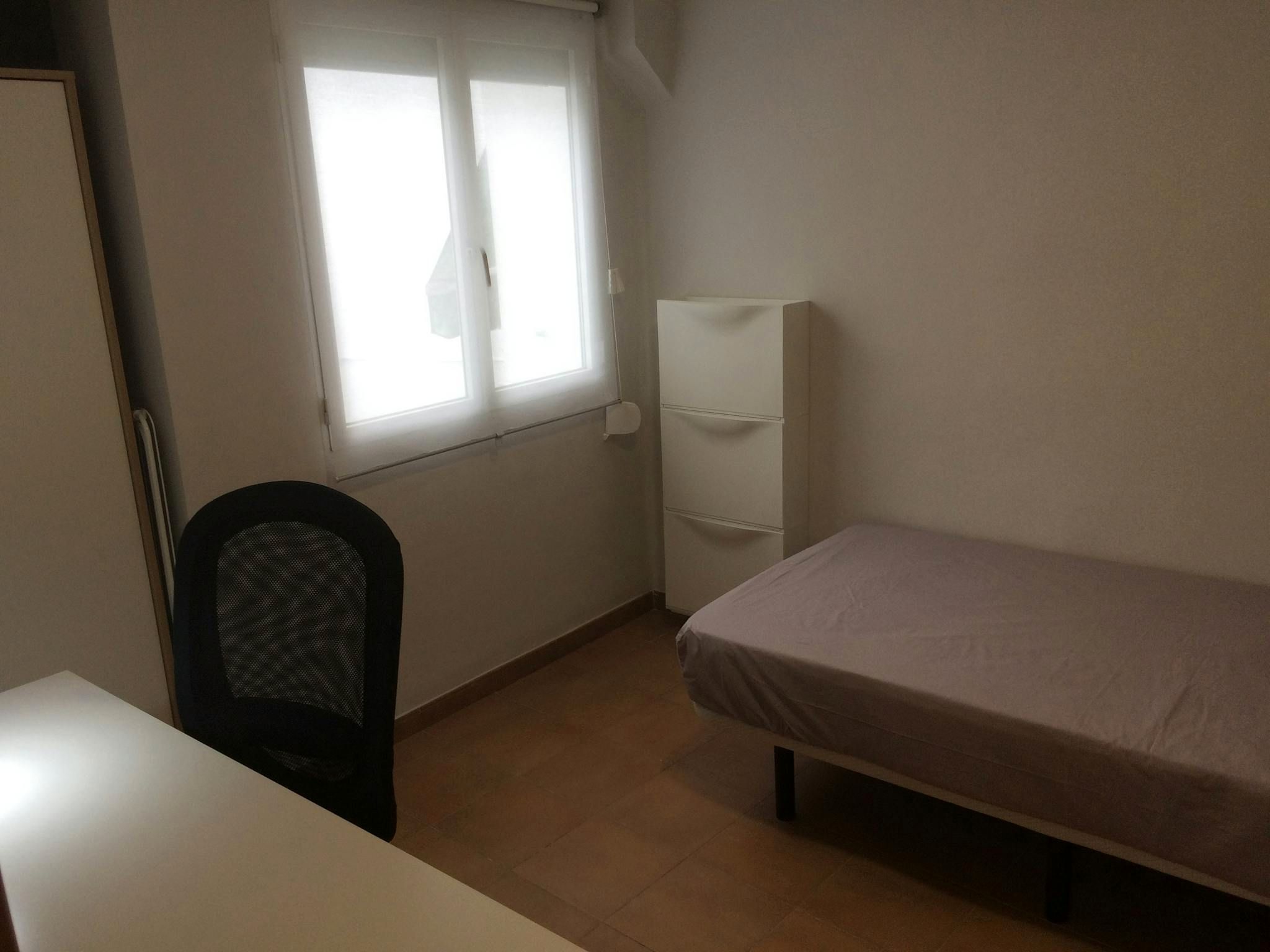 Dormitori de Pis per a compartir en  Valencia Capital amb Moblat, Rentadora i Internet