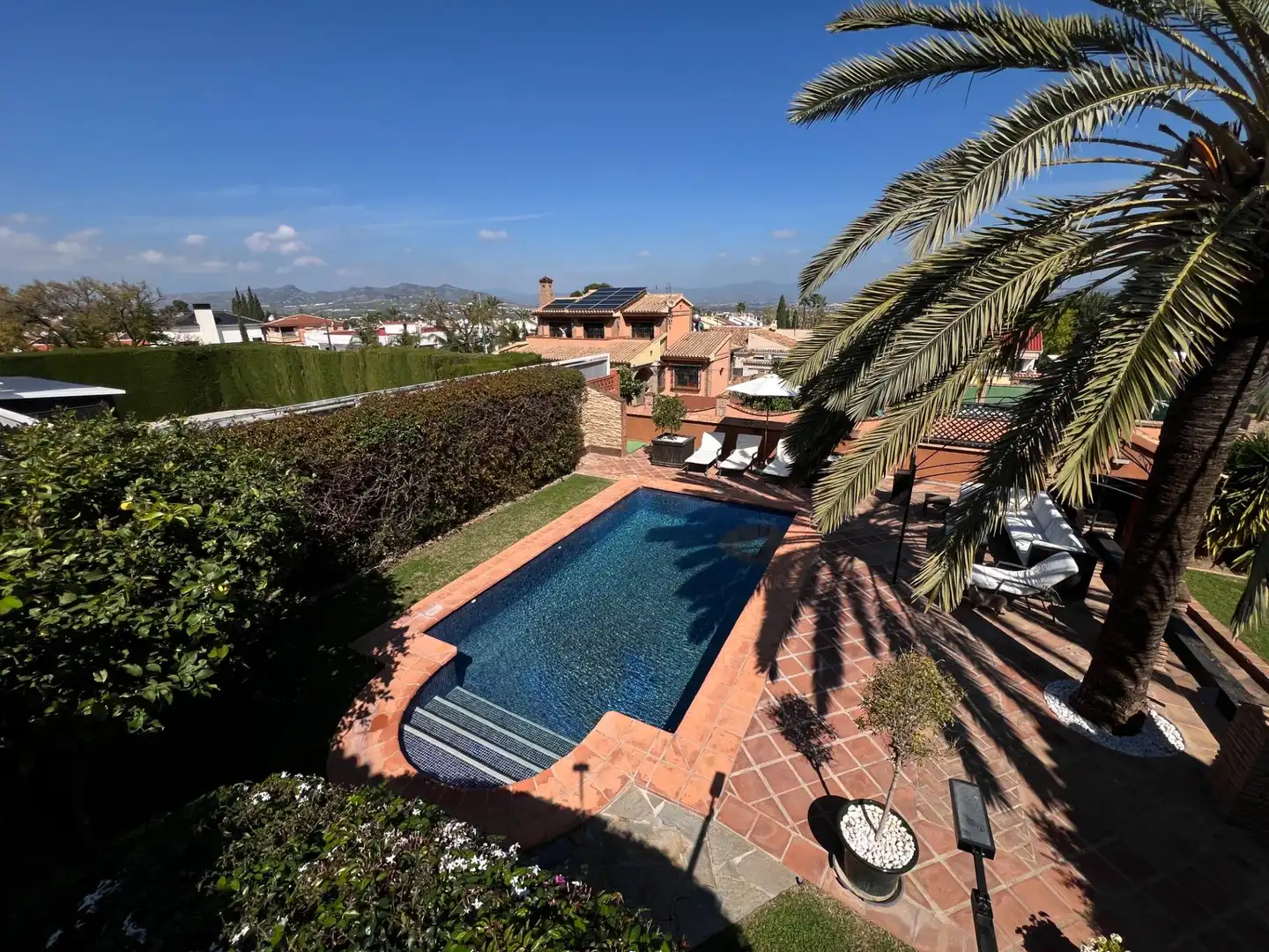 Piscina de Casa o xalet en venda en Alhaurín de la Torre amb Aire condicionat, Jardí privat i Terrassa