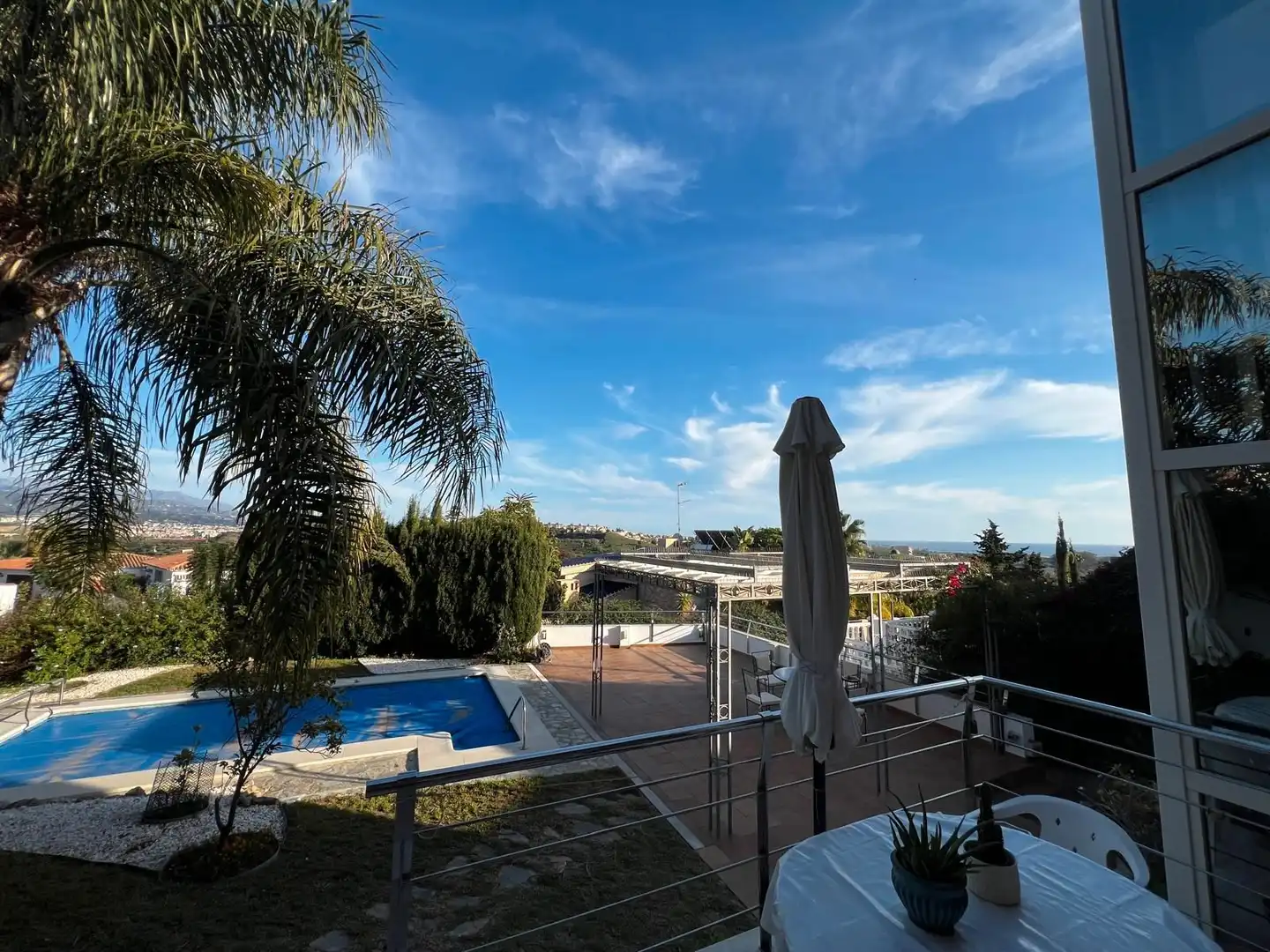 Vista exterior de Casa o chalet en venta en Vélez-Málaga con Aire acondicionado, Jardín privado y Piscina