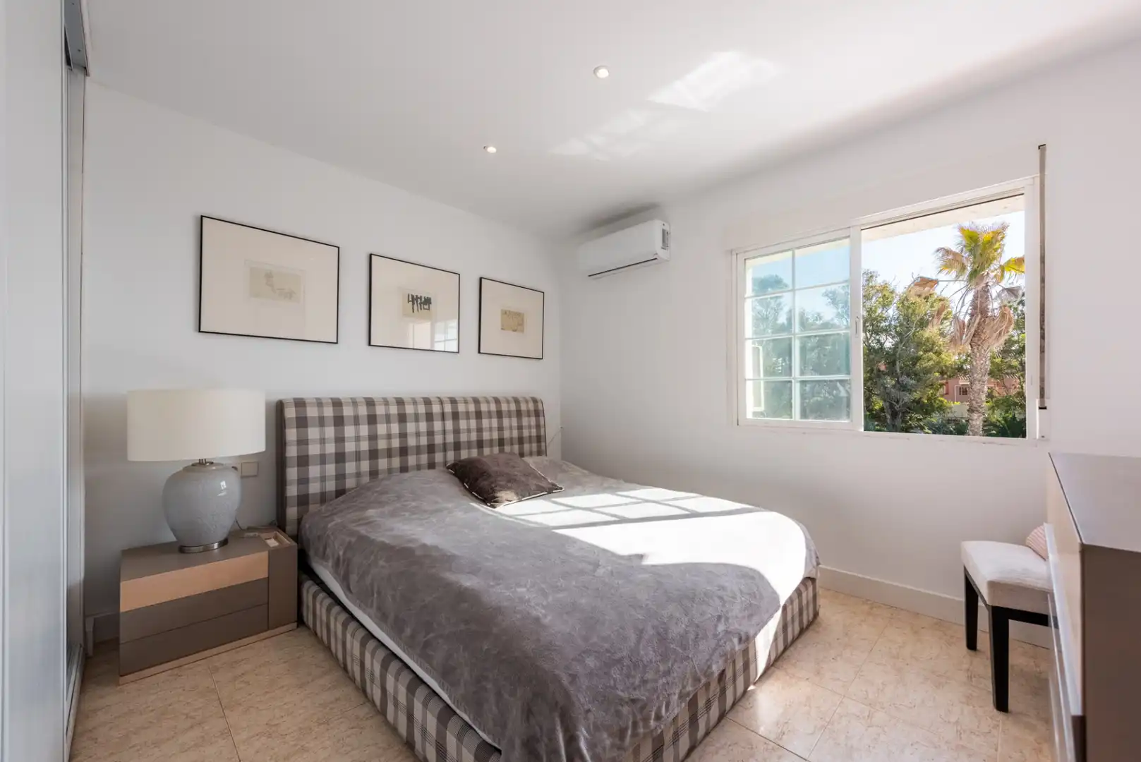 Dormitori de Apartament en venda en Marbella amb Aire condicionat, Terrassa i Moblat