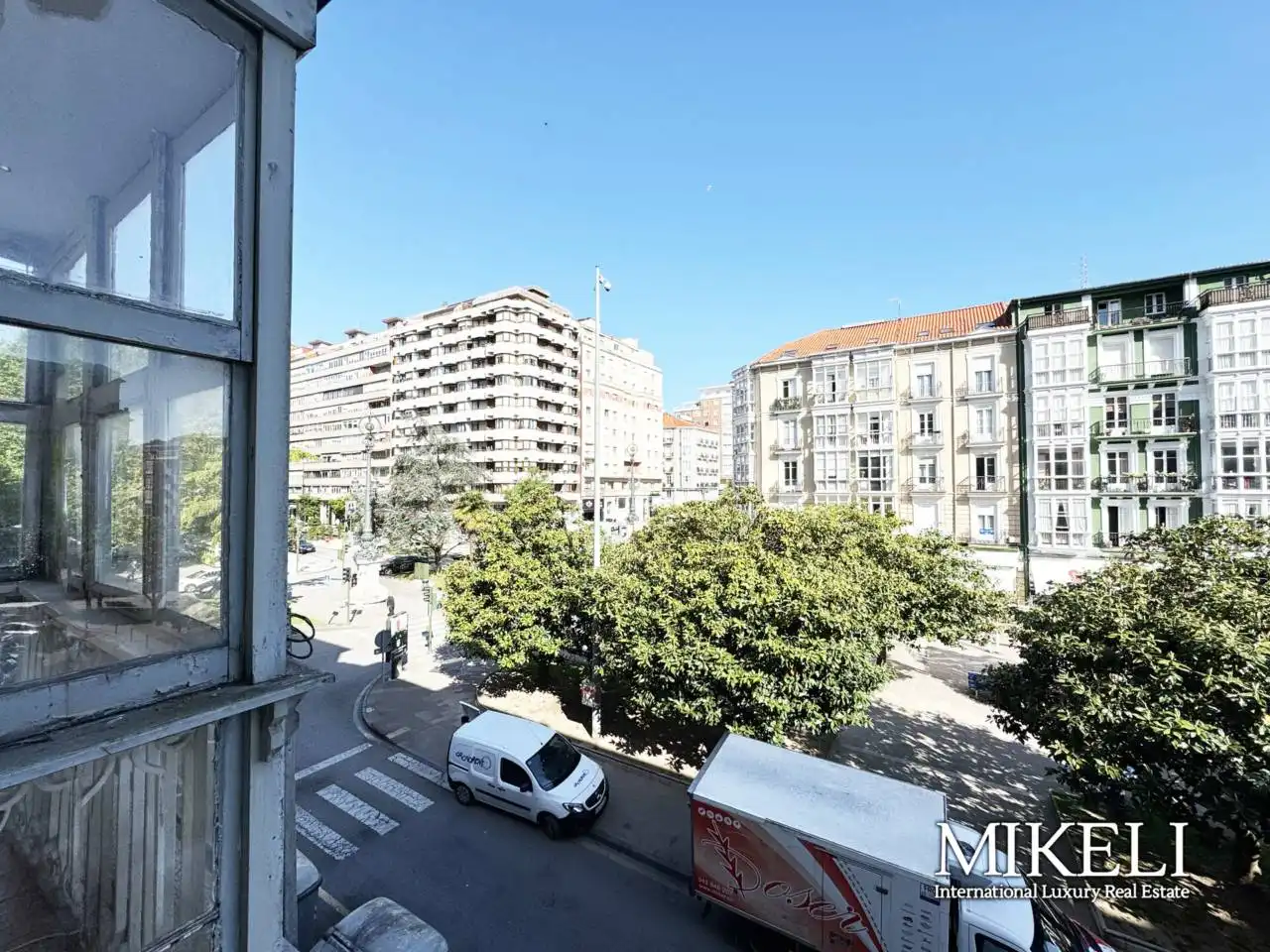 Vista exterior de Edificio en venta en Santander