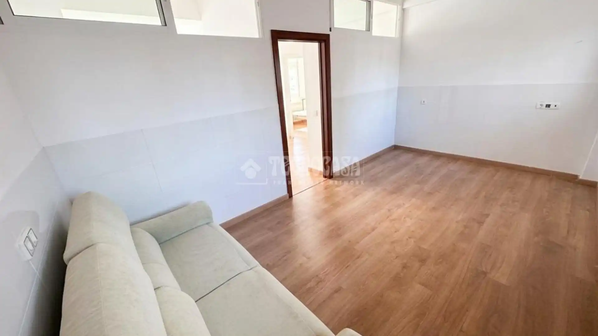 Living room of Flat for sale in Estepona  with Furnished