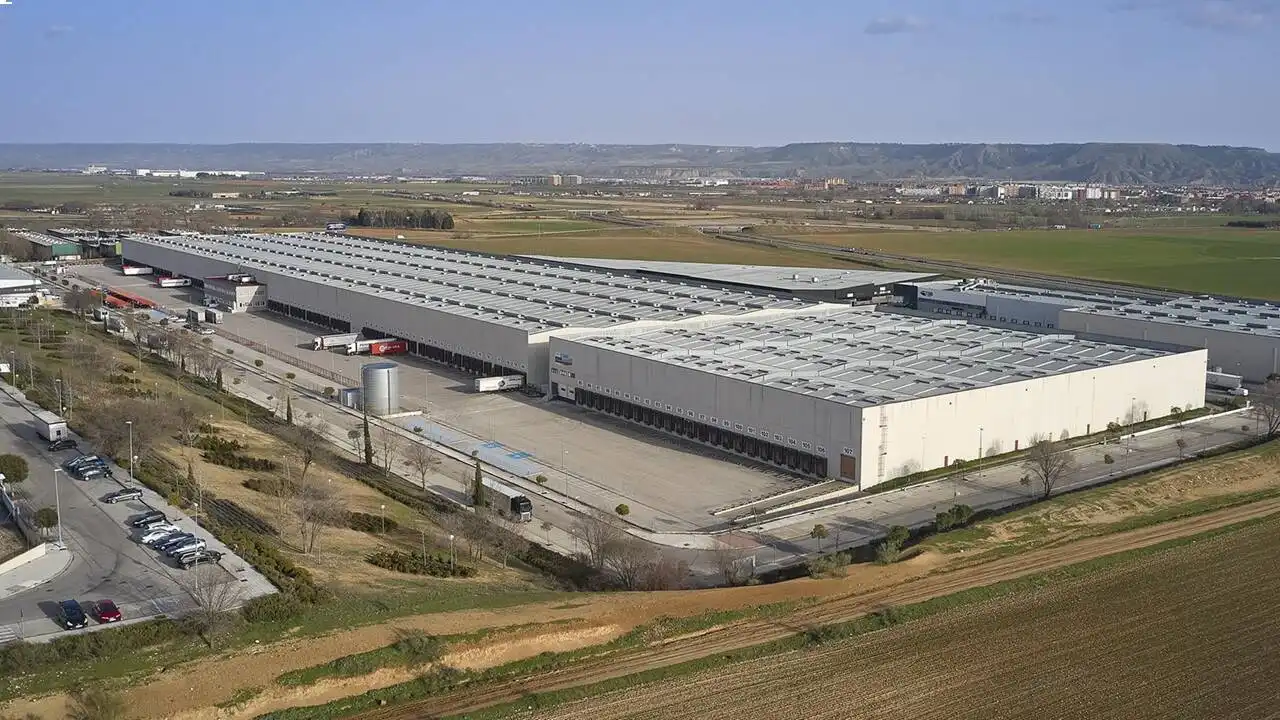 Außenansicht von Fabrikhallen zur Miete in Camarma de Esteruelas