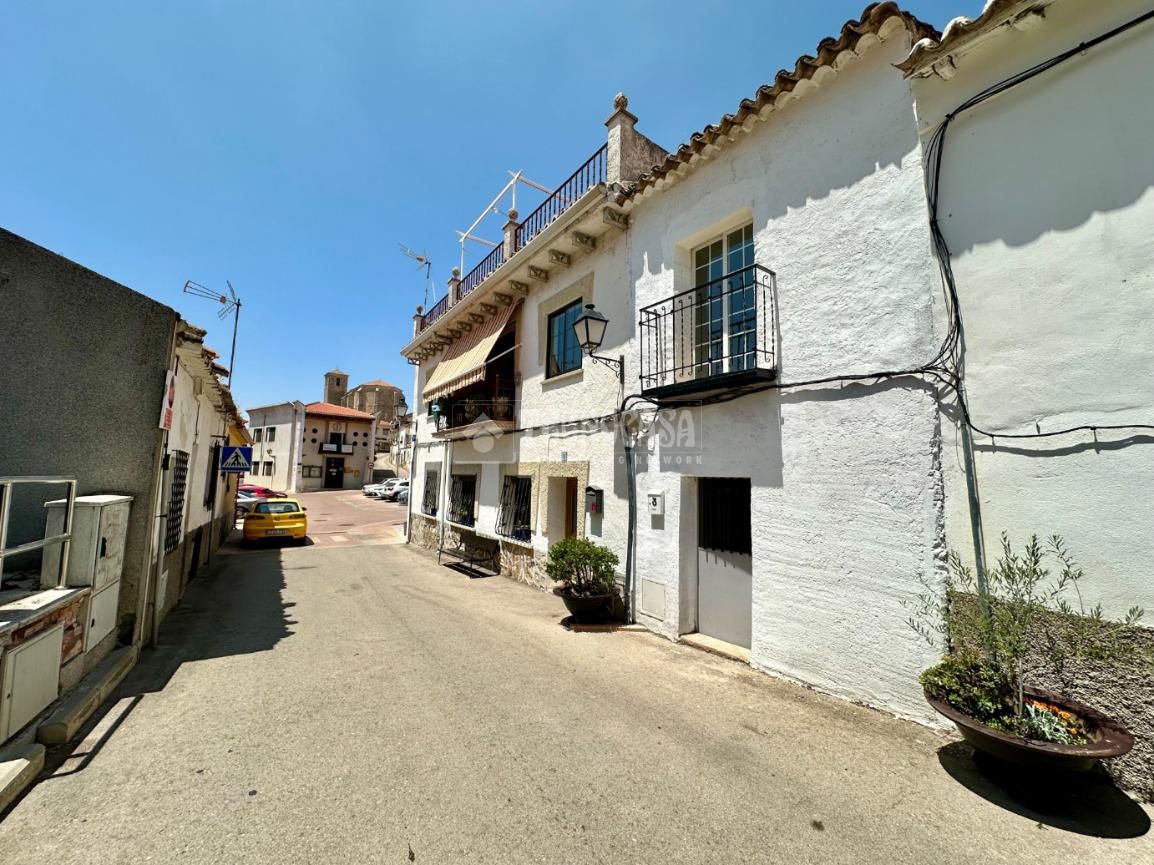 Exterior view of Single-family semi-detached for sale in Los Santos de la Humosa  with Balcony