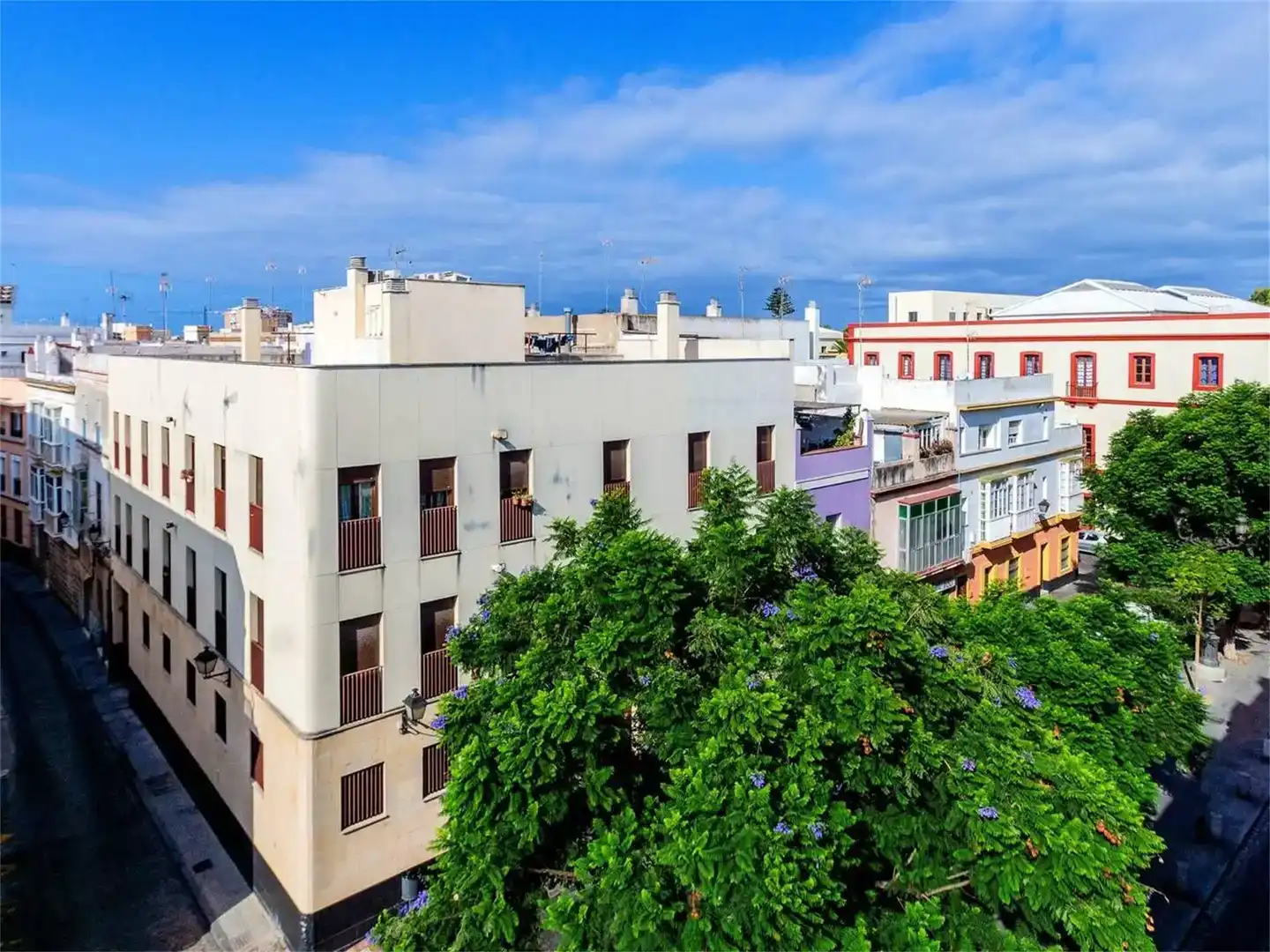 Vista exterior de Àtic en venda en  Cádiz Capital amb Aire condicionat