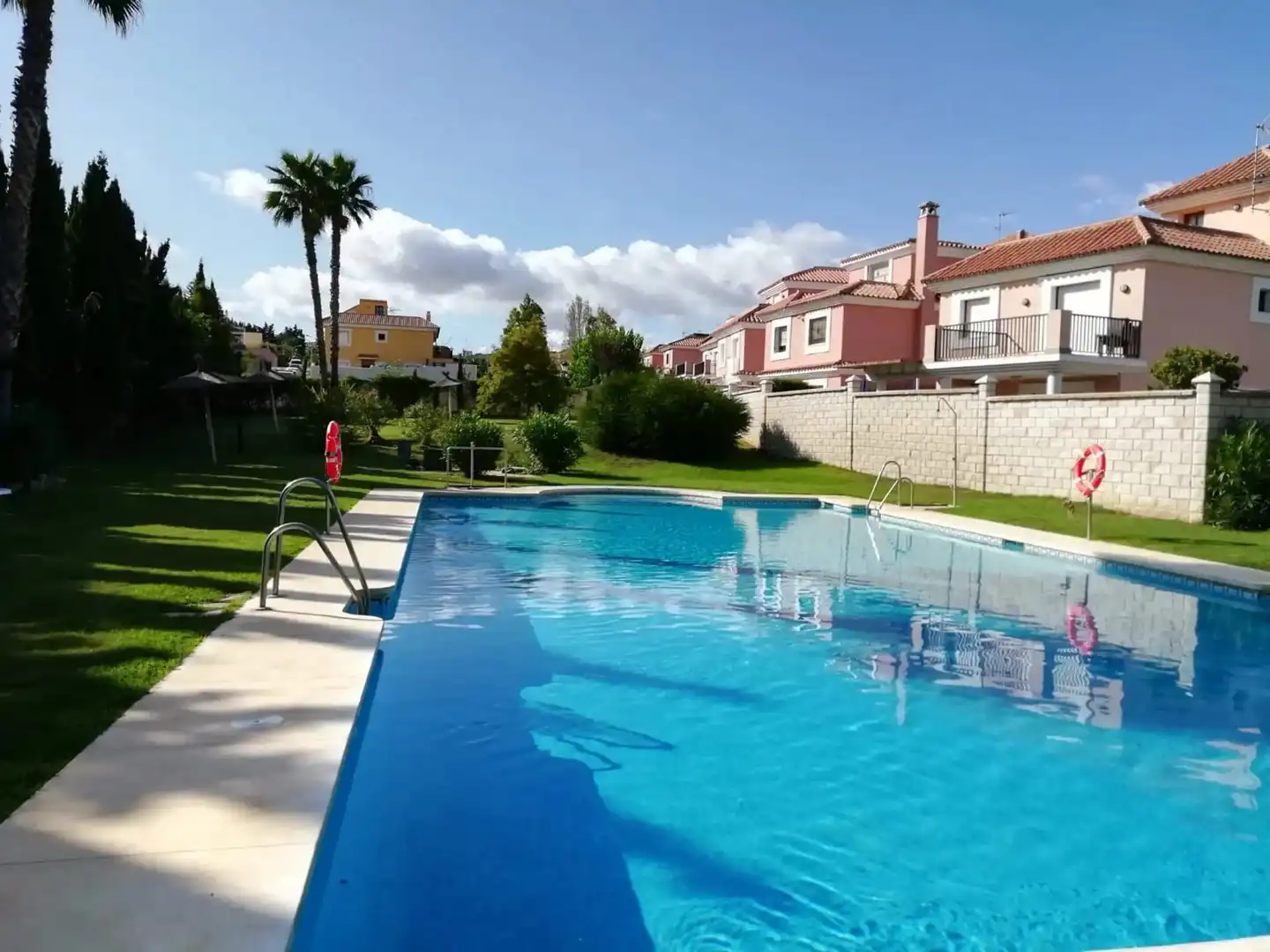 Piscina de Casa o chalet en venta en Manilva con Jardín privado, Piscina y Piscina comunitaria