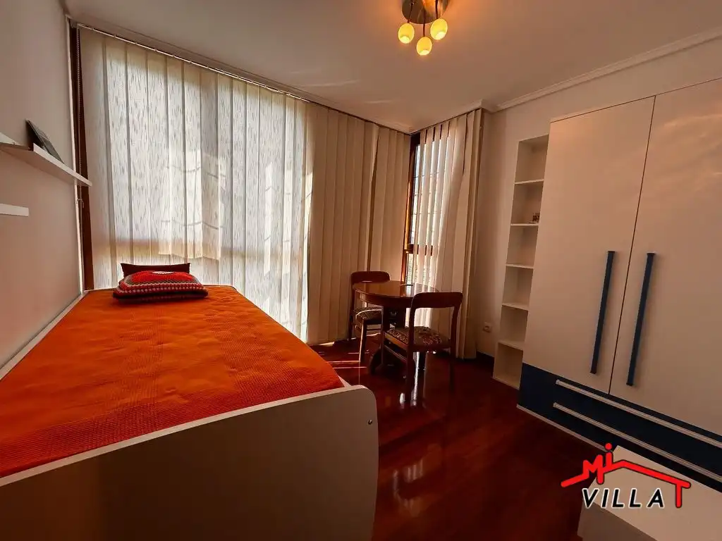 Habitación de Piso en venta en Voto con Calefacción, Trastero y Amueblado