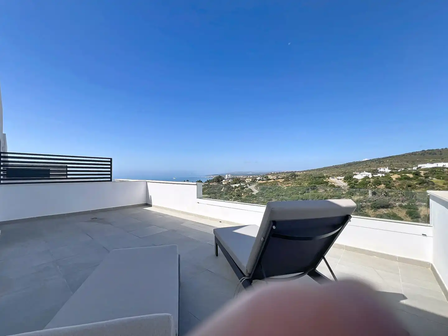 Terrasse von Einfamilien-Reihenhaus zum Verkauf in Manilva mit Klimaanlage, Terrasse und Abstellraum