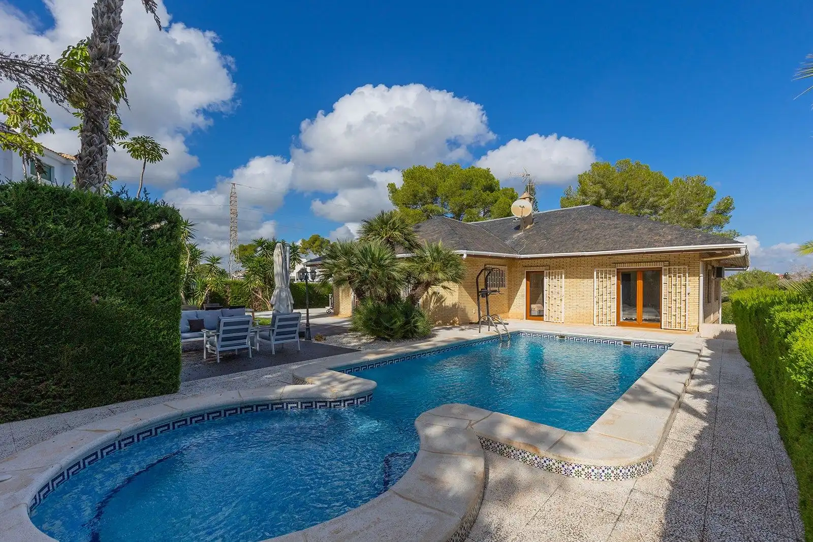 Detached house with pool for sale in N/A