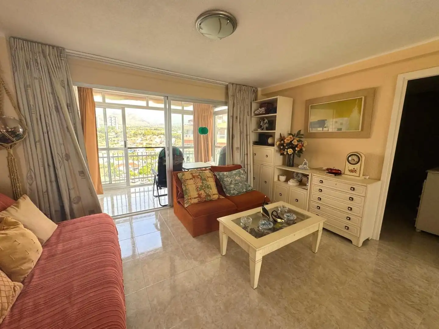 Sala de estar de Apartamento en venta en Benidorm con Aire acondicionado, Jardín privado y Amueblado