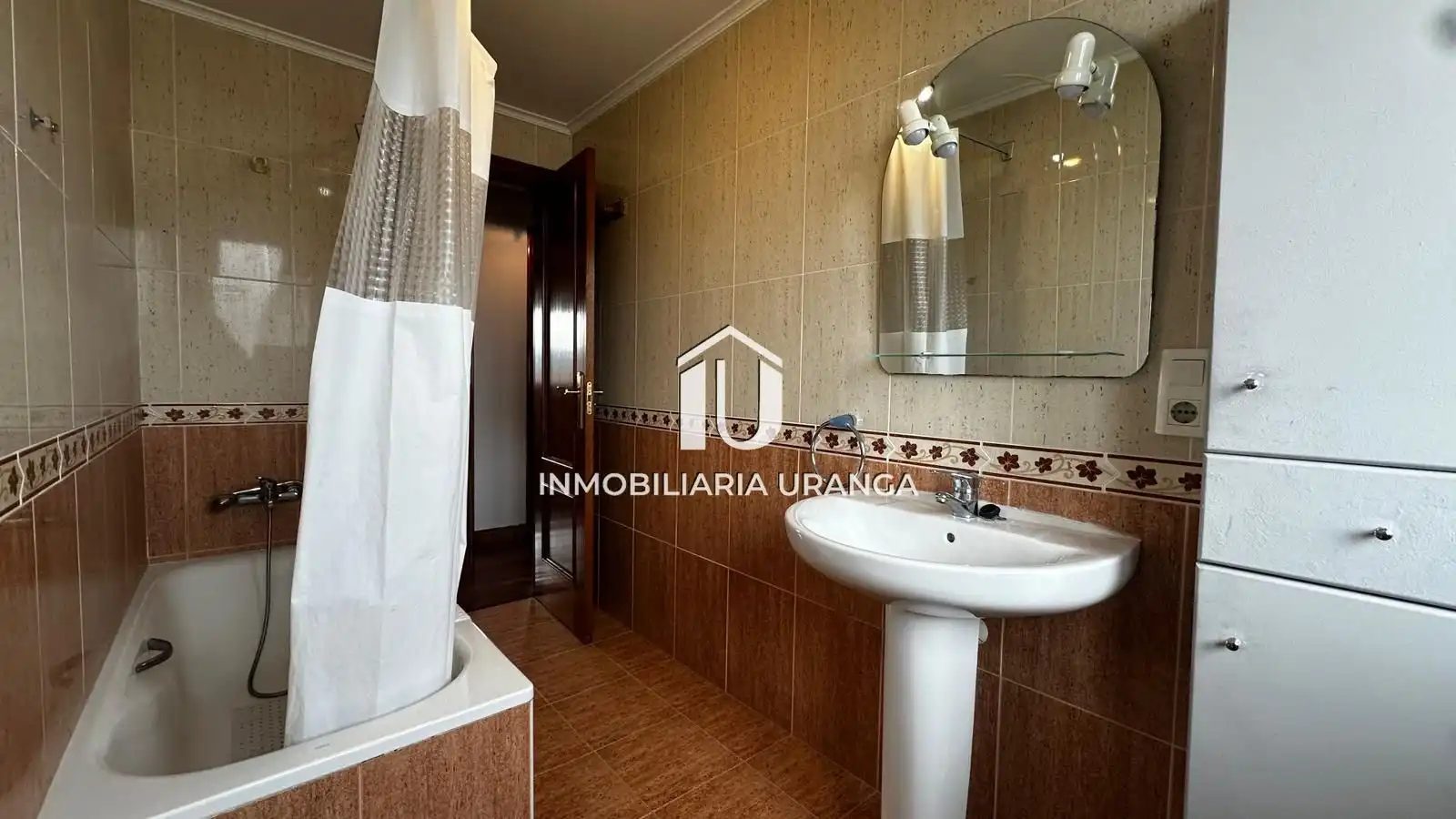 Baño de Piso en venta en Bárcena de Cicero con Calefacción, Terraza y Amueblado