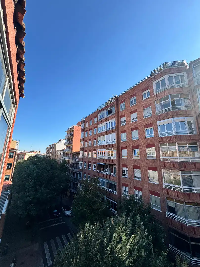 Vista exterior de Àtic en venda en Valladolid amb Calefacció, Parquet i Terrassa