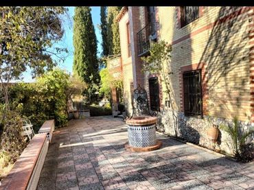 Villa con balcone in vendita a Calle Fernandez Arroyo 16