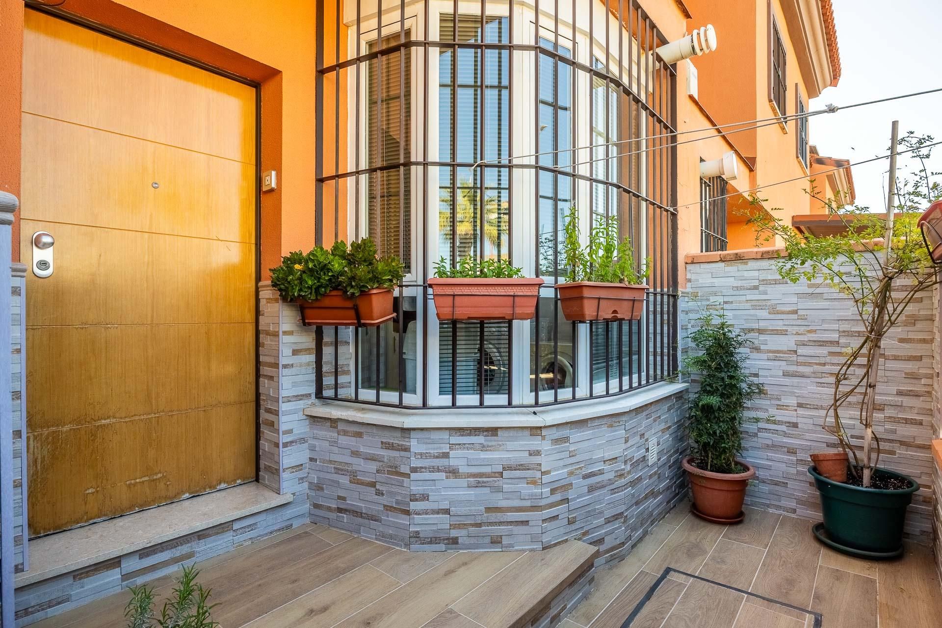 Terrassa de Casa adosada en venda en Guillena amb Aire condicionat, Calefacció i Jardí privat