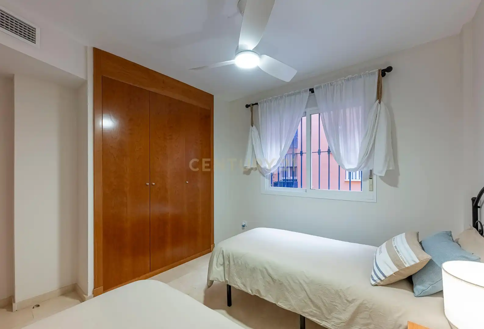 Dormitori de Pis de lloguer en Marbella amb Aire condicionat, Jardí privat i Piscina comunitària