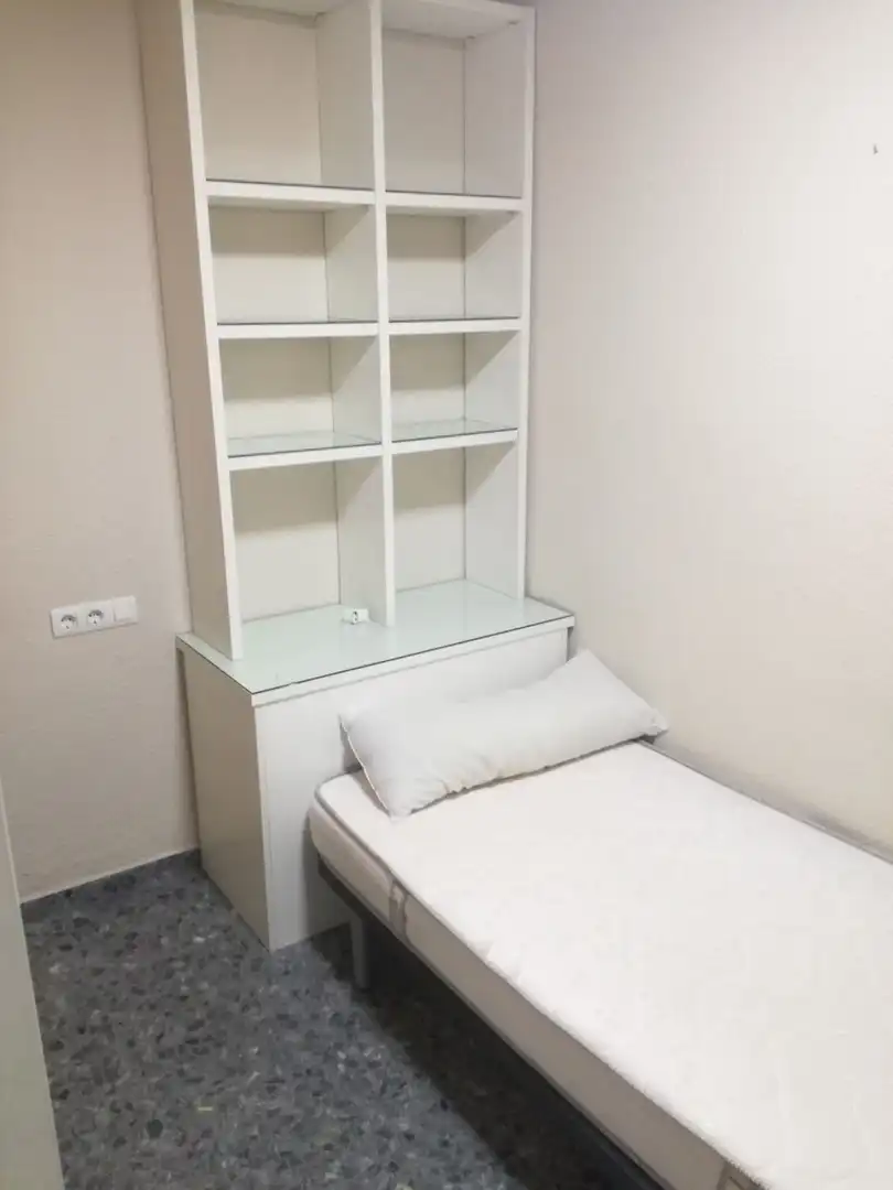 Habitación de Piso en venta en Granada con Calefacción, Terraza y Trastero