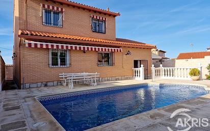 Piscina de Casa o xalet en venda en Cobisa amb Aire condicionat i Piscina