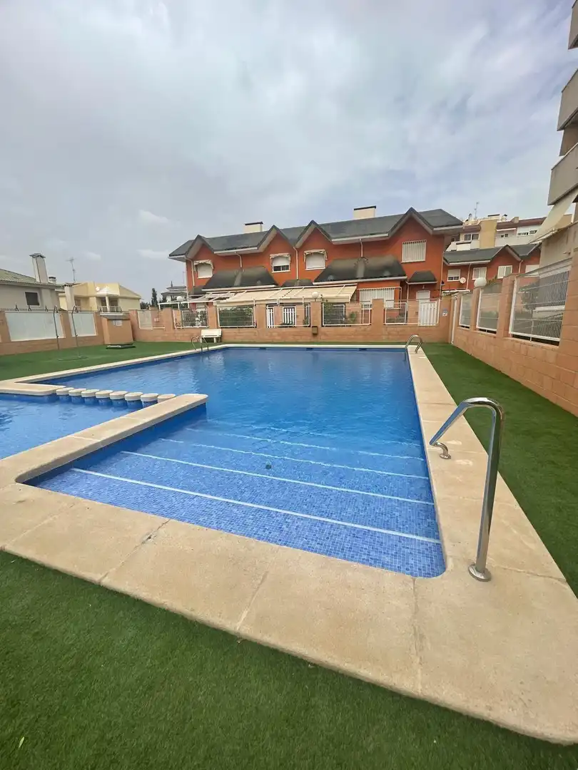 Piscina de Casa adosada en venda en Elche / Elx amb Aire condicionat, Calefacció i Jardí privat