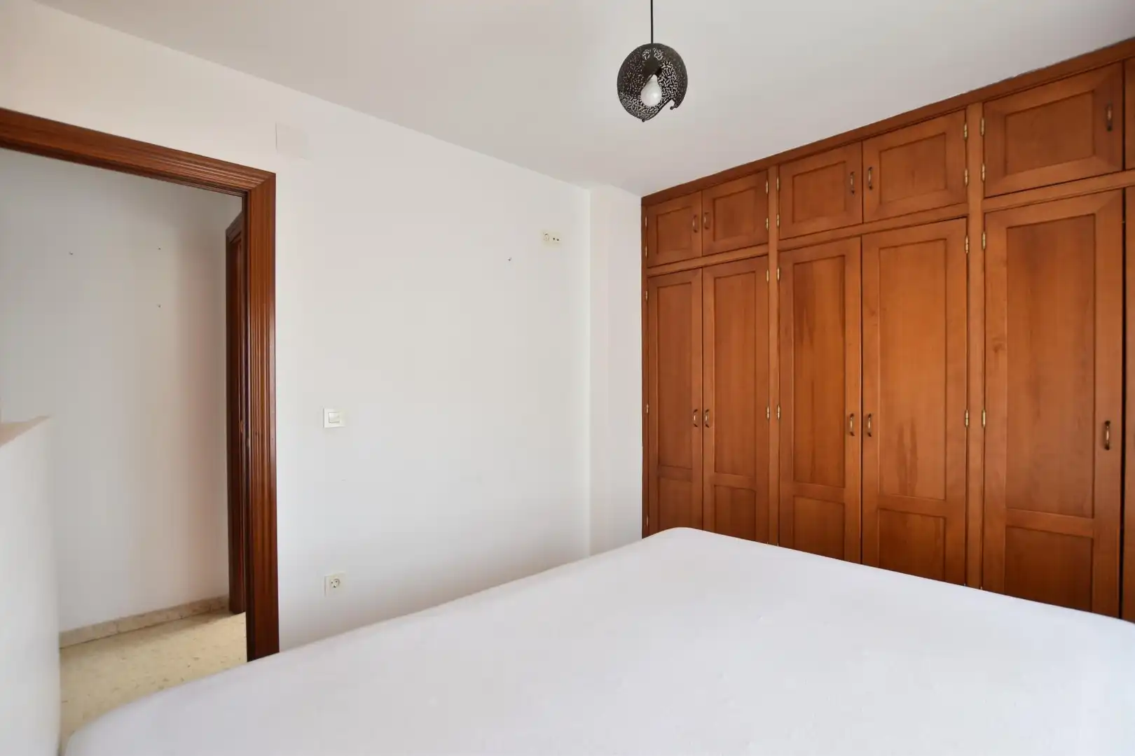Dormitori de Pis de lloguer en Granada amb Aire condicionat, Moblat i Balcó