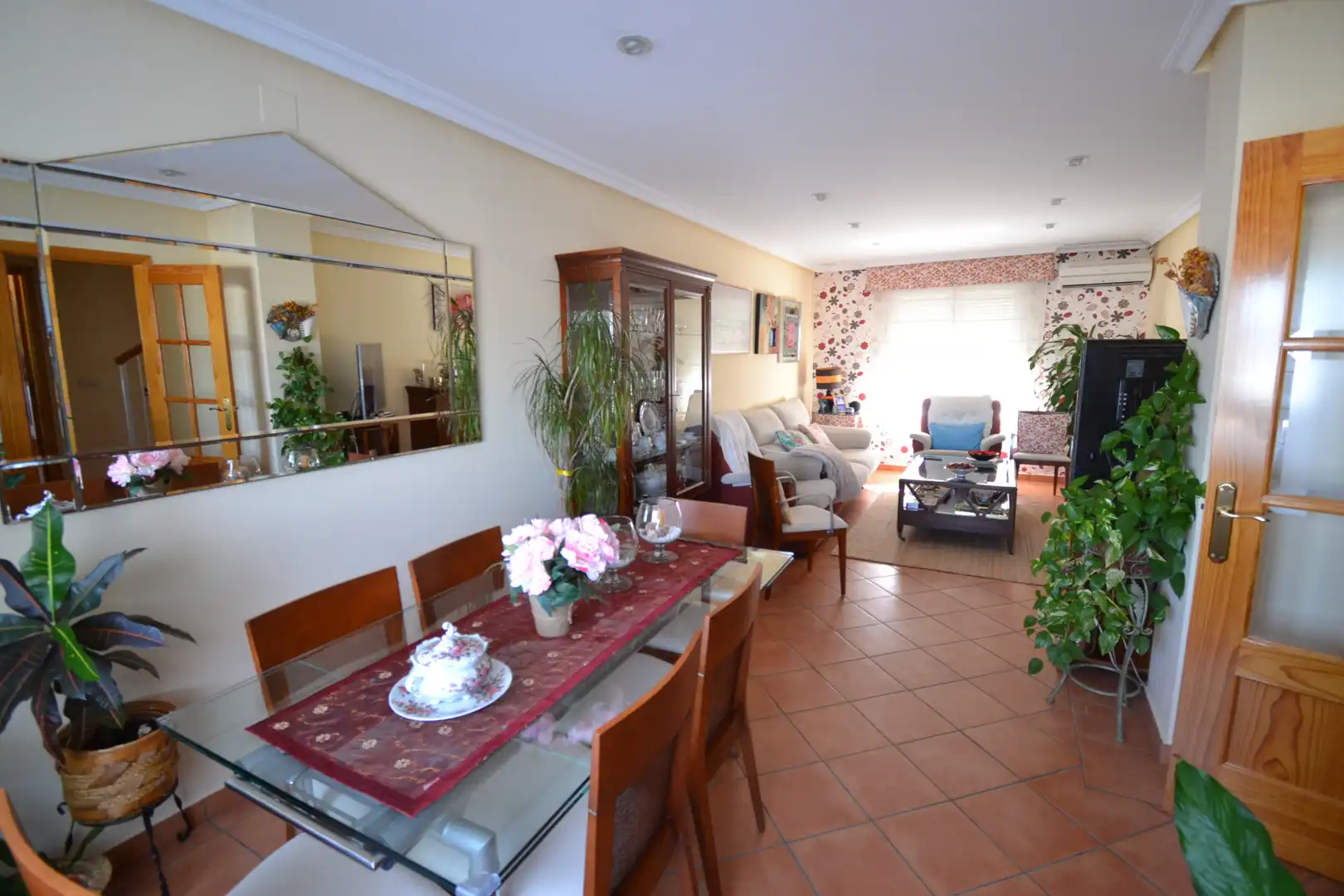 Sala d'estar de Casa o xalet en venda en Plasencia amb Aire condicionat, Calefacció i Jardí privat