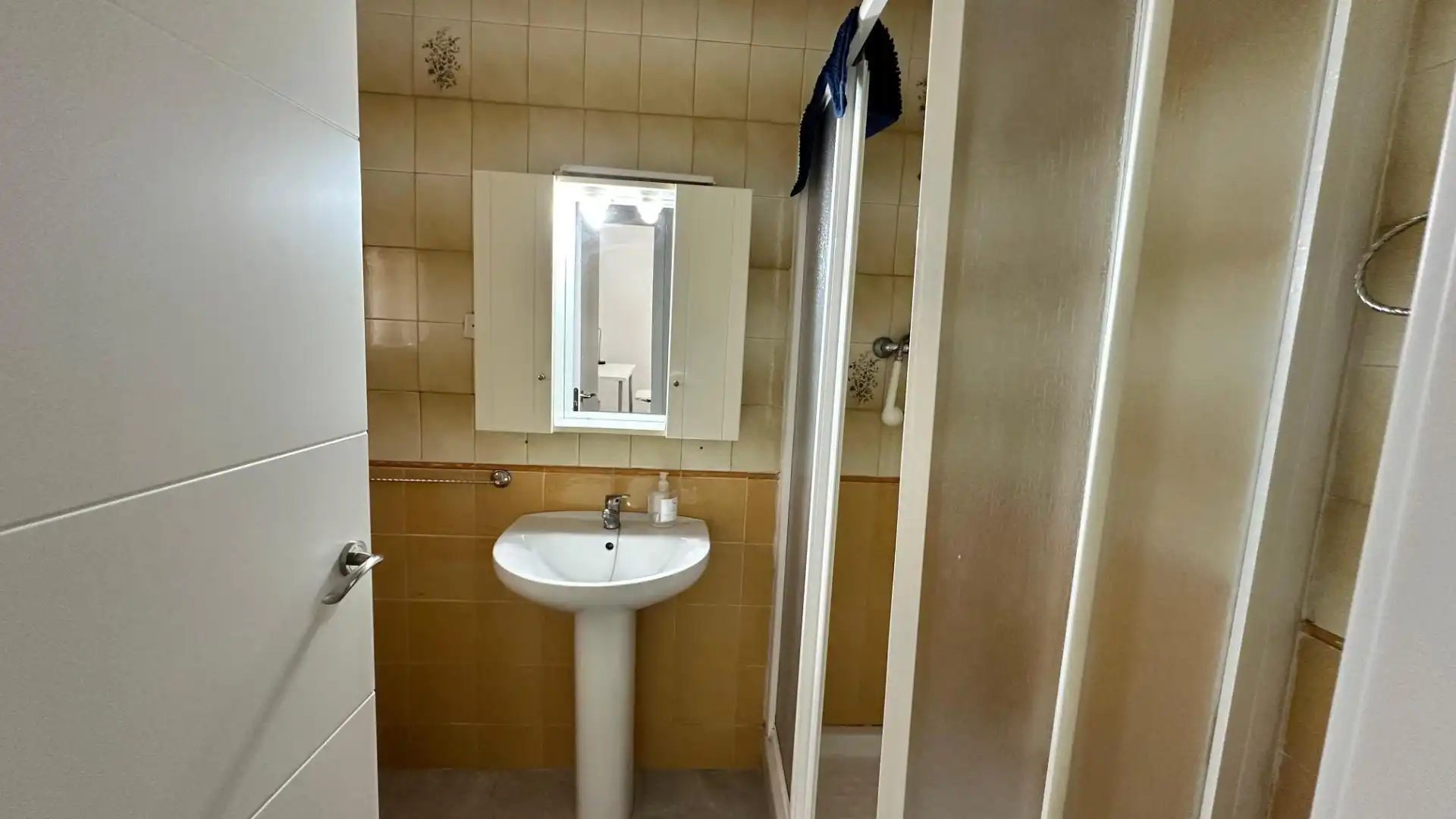 Baño de Piso para compartir en Sevilla con Balcón