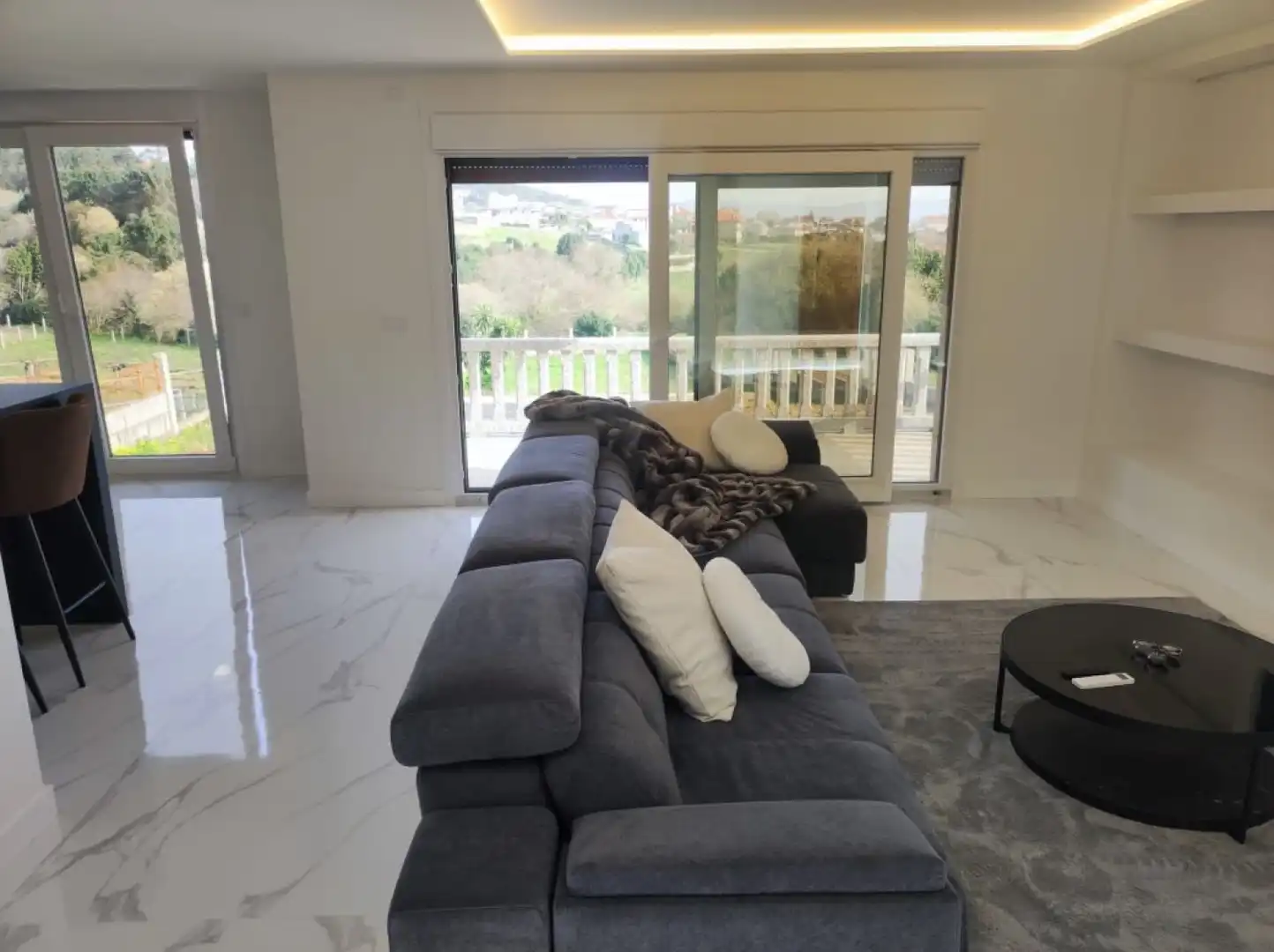 Living room of Flat for rent in Sanxenxo  with Air Conditioner, Heating and Terrace