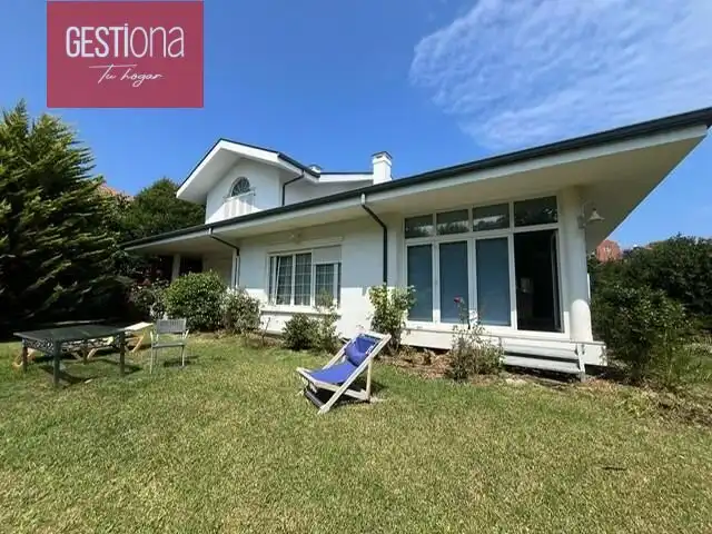Vista exterior de Casa o chalet en venta en Noja con Calefacción, Jardín privado y Terraza
