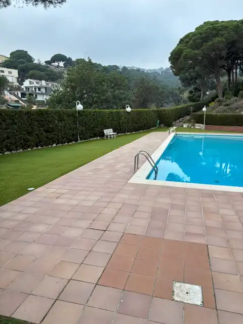 Piscina de Casa adosada en venda en Mataró amb Aire condicionat, Calefacció i Jardí privat
