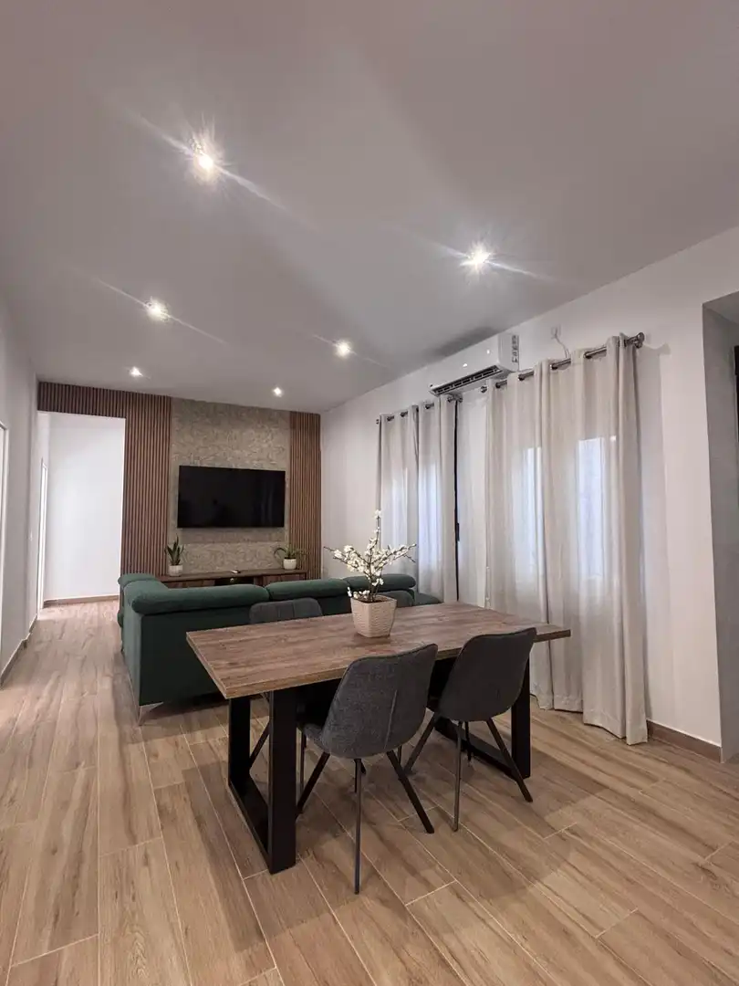 Living room of Flat for rent in Granada  with Air Conditioner, Furnished and Balcony