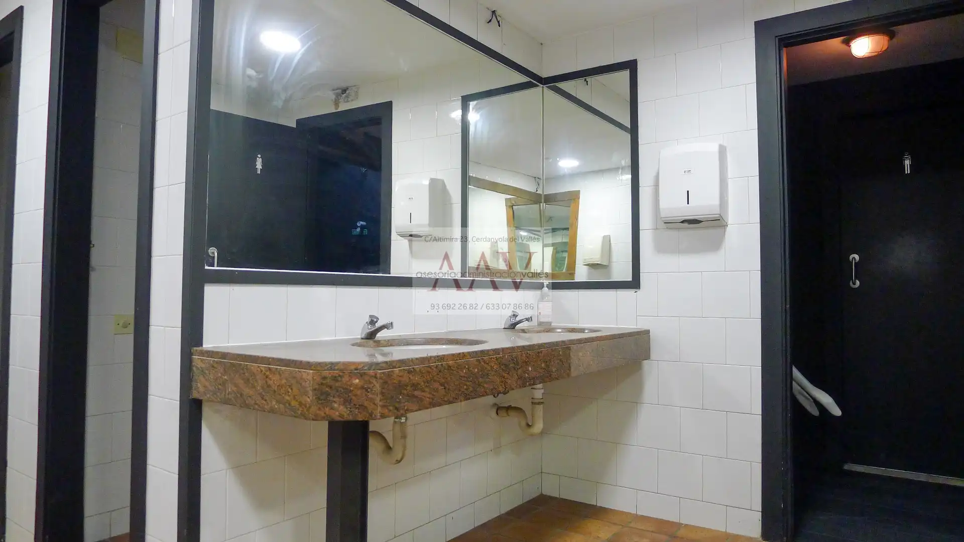 Bathroom of Industrial buildings for rent in Cerdanyola del Vallès