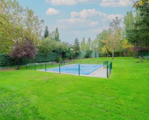 Swimming pool of Flat for sale in Majadahonda  with Air Conditioner, Heating and Terrace