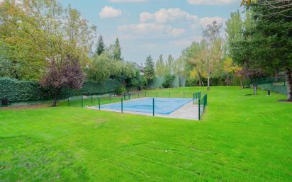 Piscina de Pis en venda en Majadahonda amb Aire condicionat i Terrassa