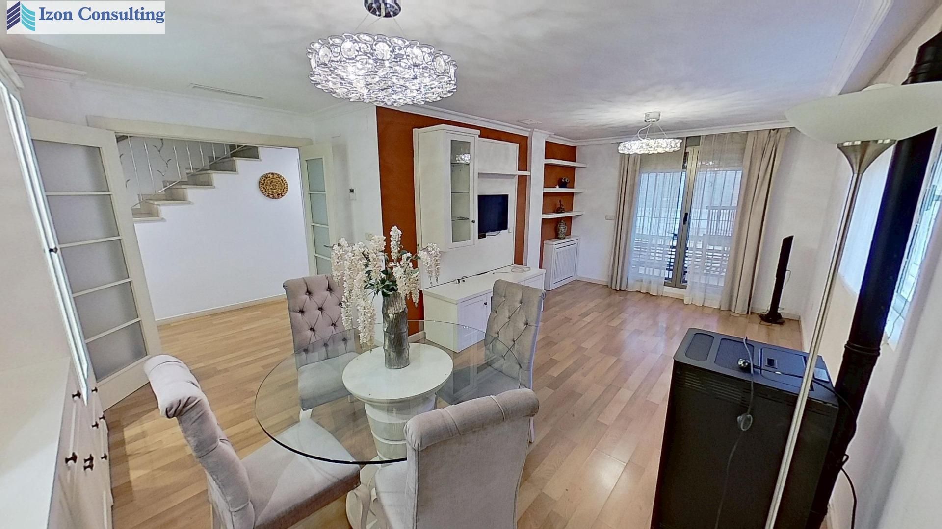 Sala d'estar de Casa adosada en venda en  Albacete Capital amb Aire condicionat, Calefacció i Jardí privat