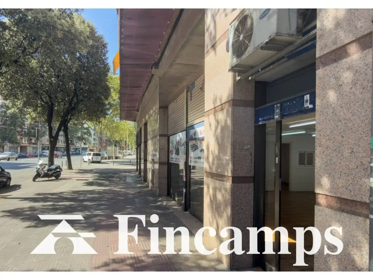 Local comercial de lloguer a Calle Marqués de Comillas 31
