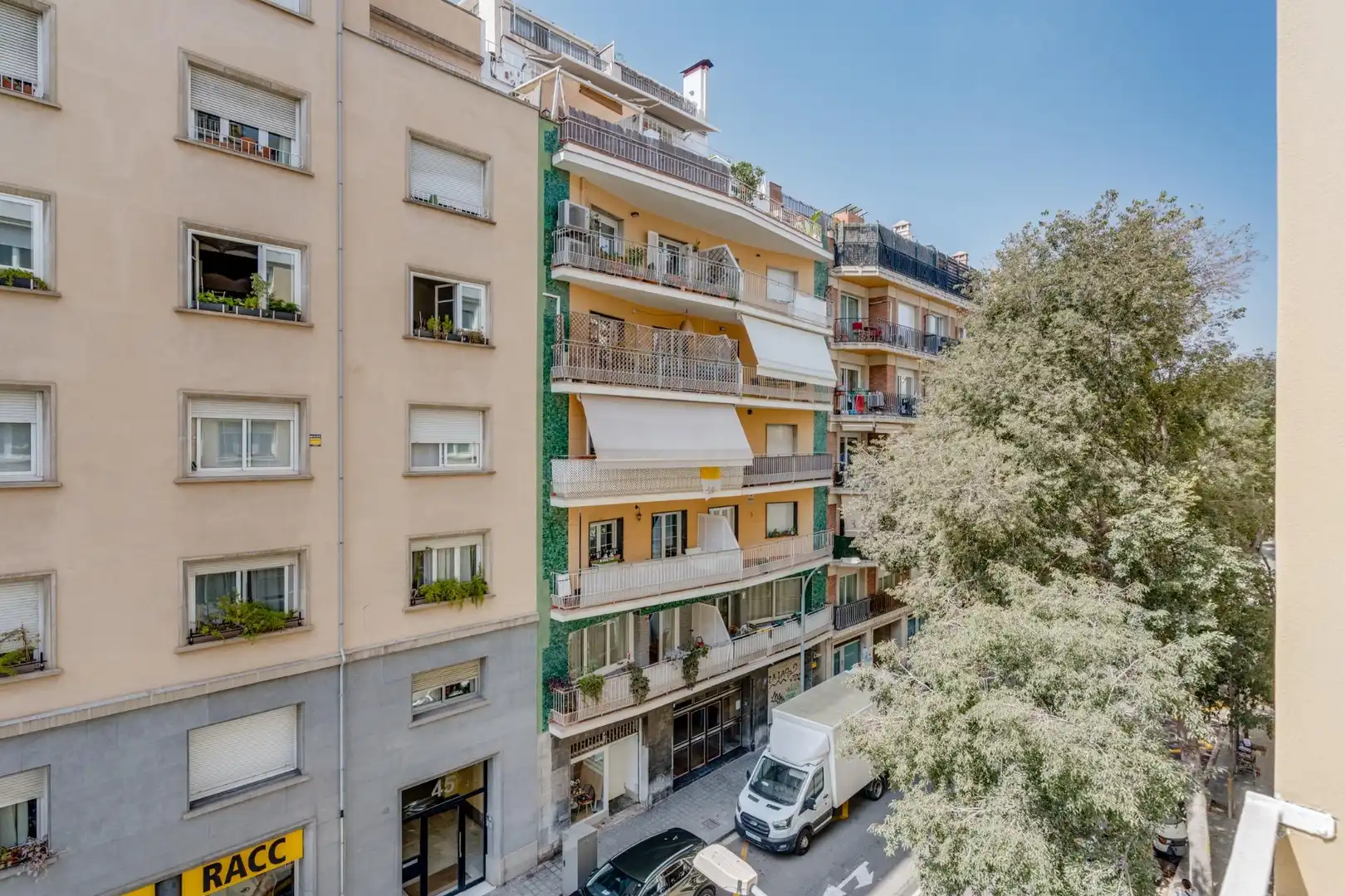 Vista exterior de Piso en venta en Barcelona con Calefacción, Parquet y Trastero