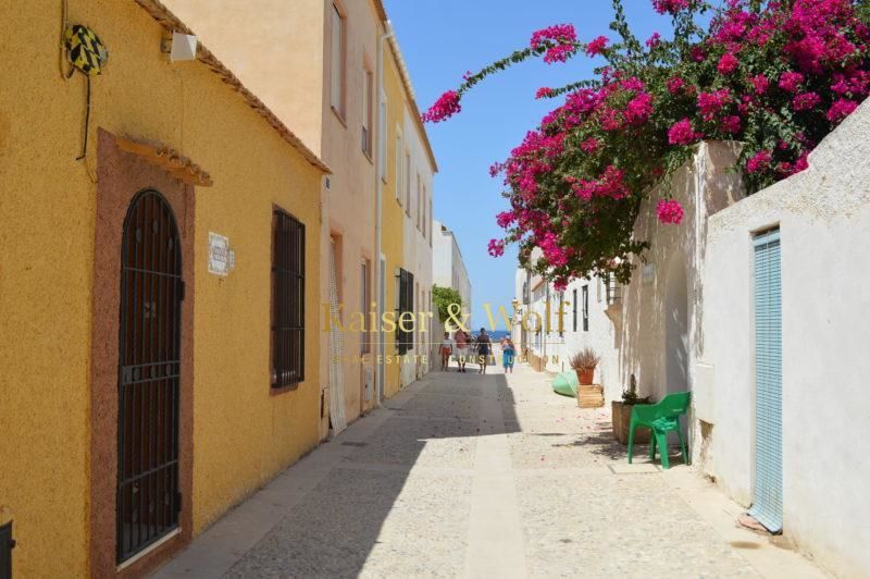 Vista exterior de Casa o xalet en venda en Alicante / Alacant amb Moblat i Balcó