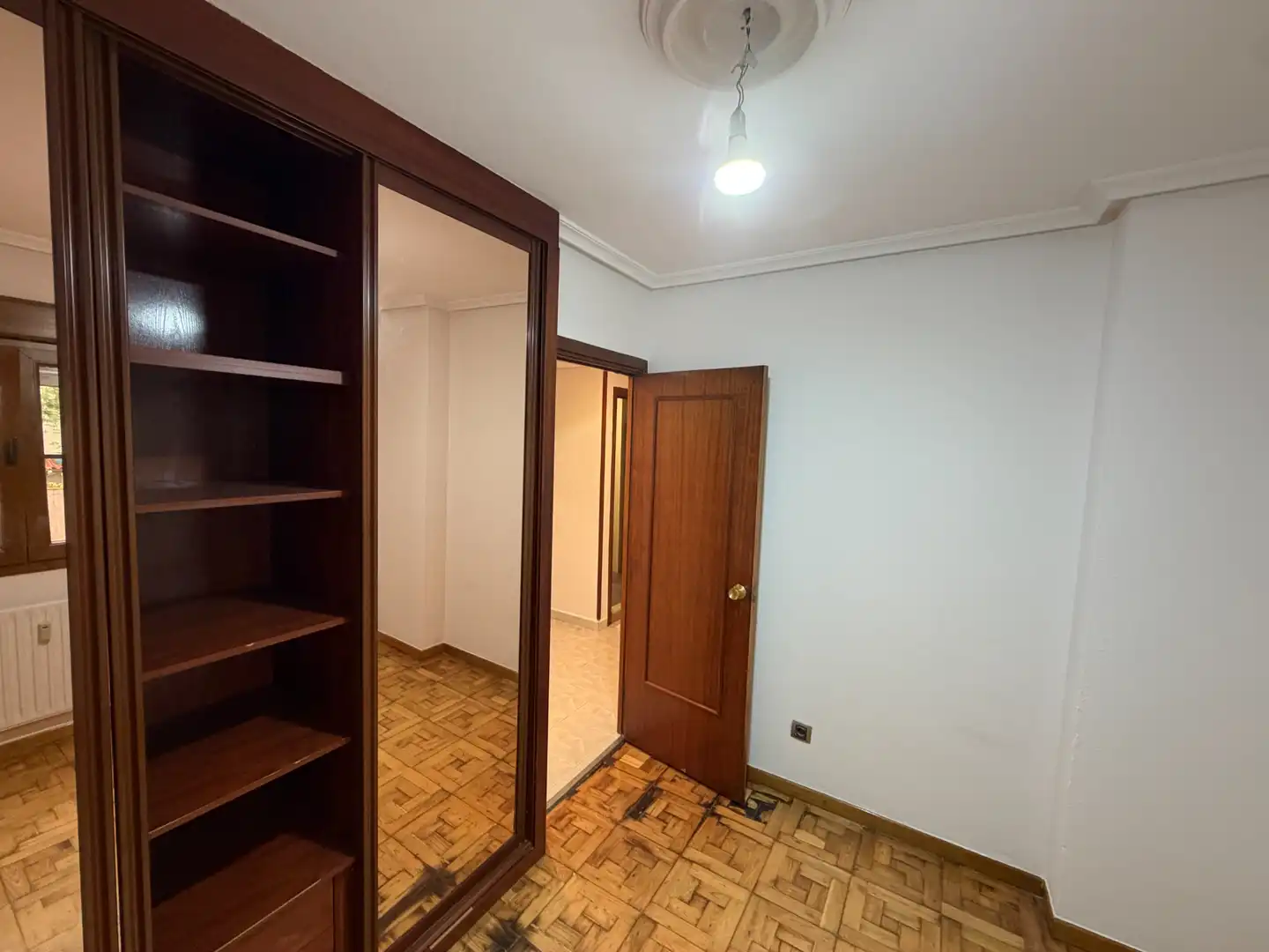 Pis en venda en Oviedo  amb Calefacció, Parquet i Terrassa