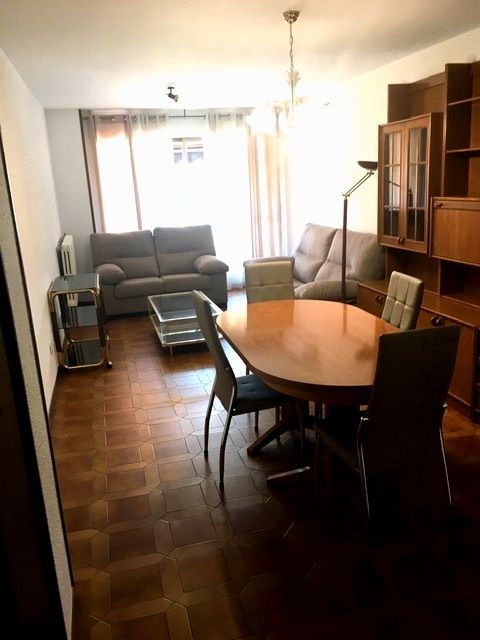 Sala d'estar de Pis de lloguer en  Zaragoza Capital amb Calefacció, Moblat i Forn