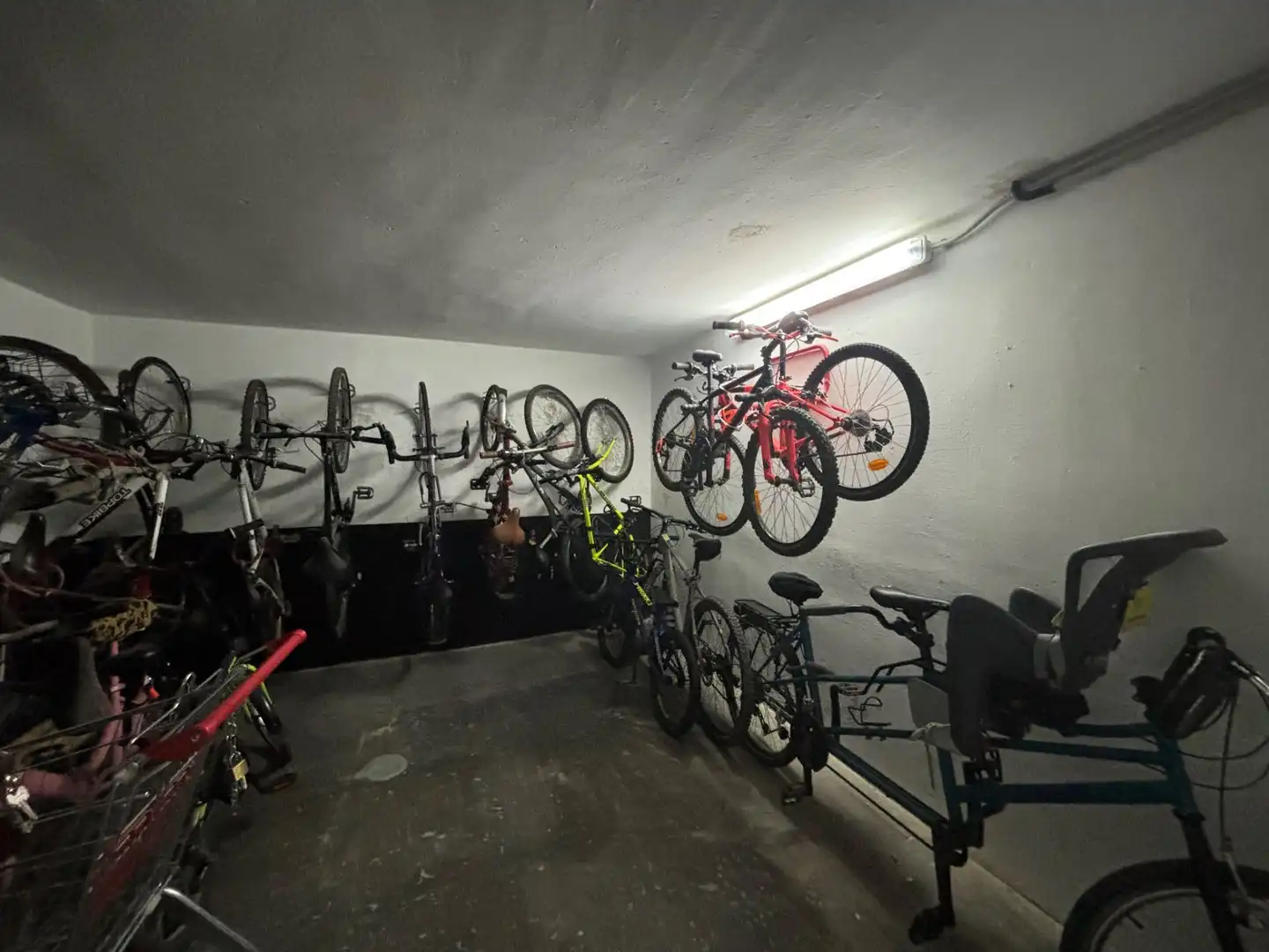Parking de Piso en venta en Zaragoza con Aire acondicionado, Calefacción y Trastero