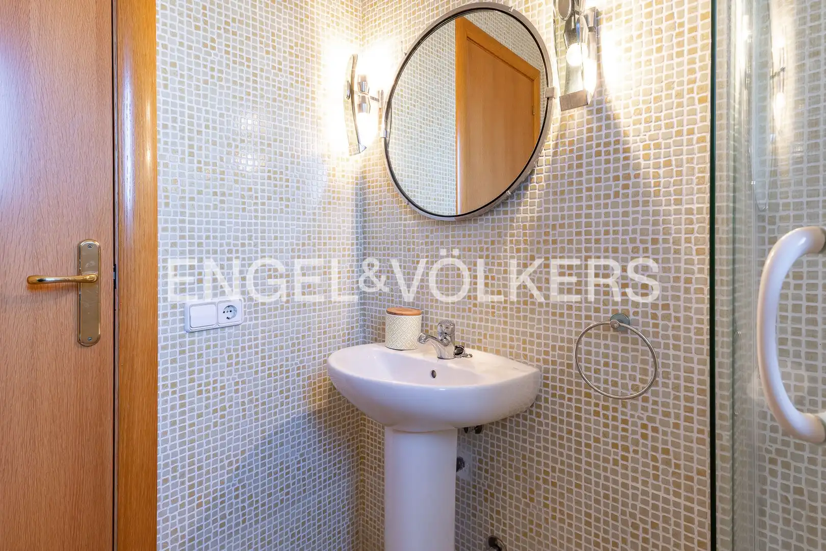 Bathroom of Houses for sale in Sant Cugat del Vallès  with Air Conditioner, Heating and Private garden
