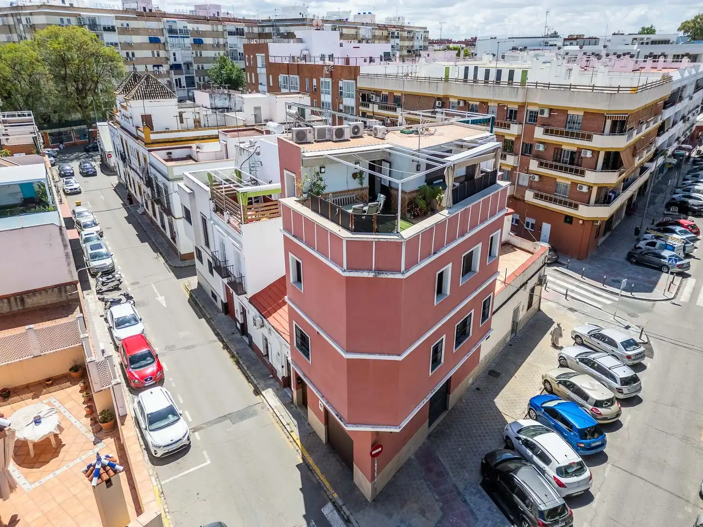 Vista exterior de Casa adosada en venta en Sevilla con Aire acondicionado y Trastero