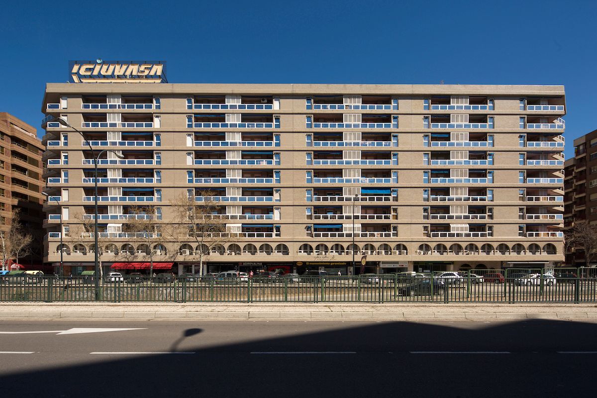 Vista exterior de Local en venta en  Zaragoza Capital