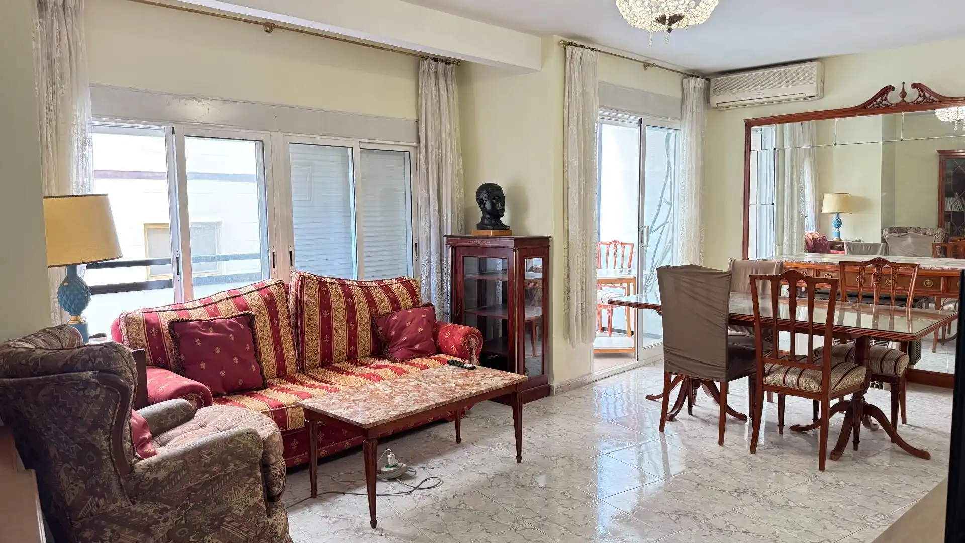 Sala de estar de Piso para compartir en Alicante / Alacant con Terraza, Amueblado y Alarma